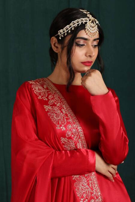 Buy_The Aarya_Red Maheshwari, Silk Embroidery Round Neck Straight Kurta Cigarette Pant Set _Online_at_Aza_Fashions