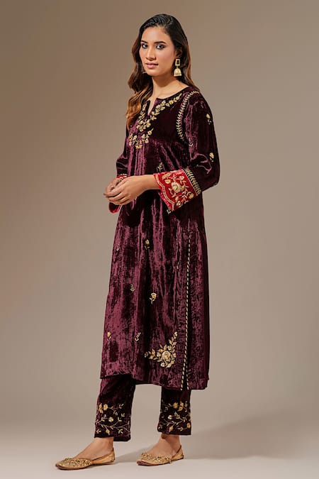 Buy_Anantaa By Roohi_Wine Velvet Floral Notched Embroidered Kurta _Online_at_Aza_Fashions