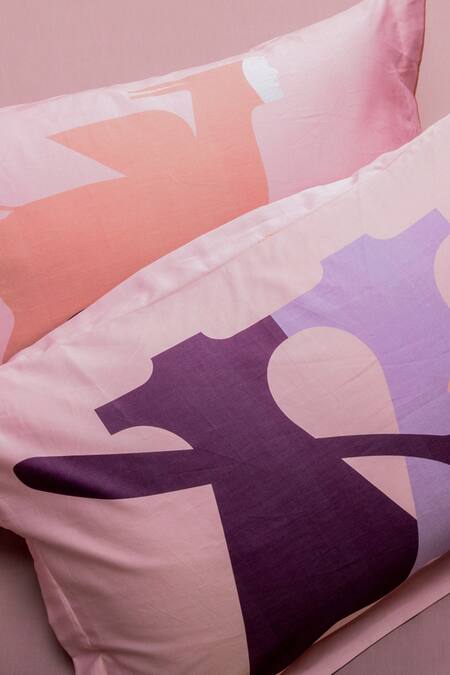 Buy_Kyoona_Pink 100% Cotton Printed The Basharat Animal Bedsheet Set_Online_at_Aza_Fashions