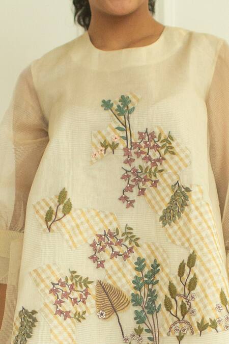 Buy_Oja_Cream Handloom Silk Floral Applique Round Embroidered Tunic And Pant Set _Online_at_Aza_Fashions