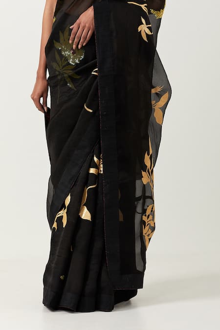 Label Earthen Black Silk, Organza Embroidery Sweetheart Neck Jugnu Patchwork Saree With Blouse at Aza Fashions Label Earthen_Black Silk, Organza Embroidery Sweetheart Neck Jugnu Patchwork Saree With Blouse _at_Aza_Fashions