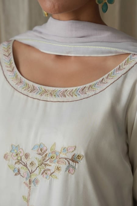 Buy_Kanika Sharma_White Modal, Muslin Pearls, Embroidery Scoop Neck Placement Kurta Set _Online_at_Aza_Fashions