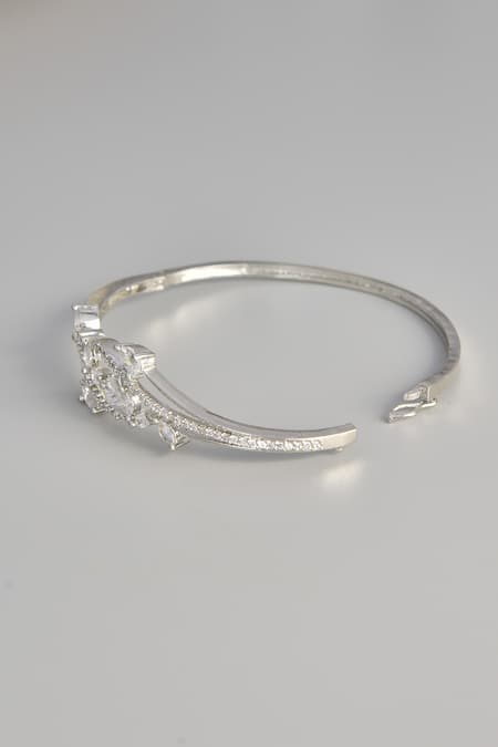Buy_Gwacy_Silver Plated Zirconia Solitaire Embellished Bracelet _Online_at_Aza_Fashions