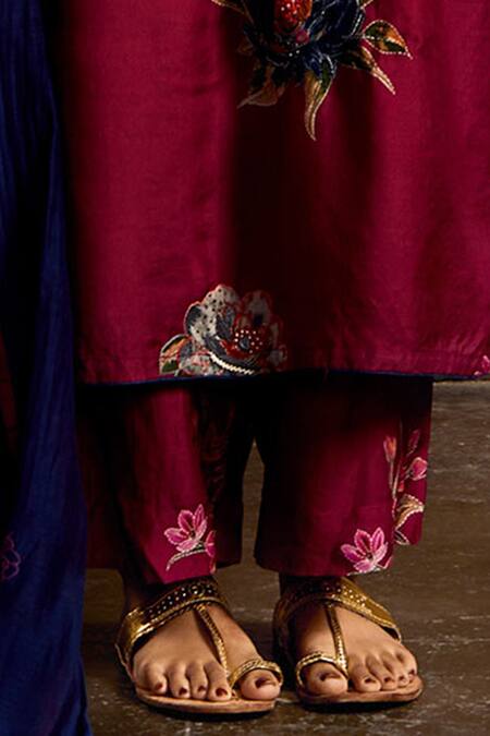 Buy_Label Kinjal Modi_Magenta Silk Beads, Mirrors, Embroidery V-neck Voile Floral Kurta Set_Online_at_Aza_Fashions