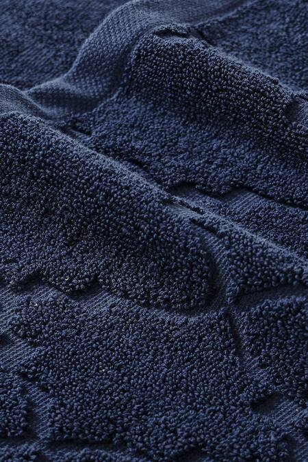 Buy Houmn Blue 100% Cotton Weaves Pattern Form Towel Set Online at Aza Fashions Buy_Houmn_Blue 100% Cotton Weaves Pattern Form Towel Set_Online_at_Aza_Fashions