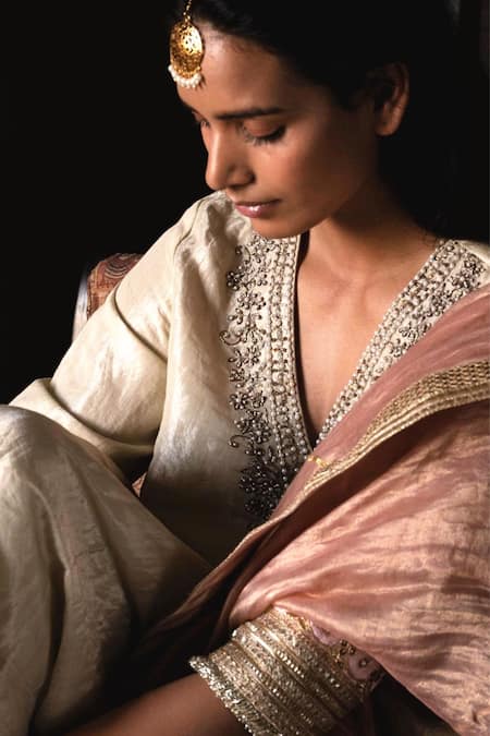 Buy Shorshe Clothing Ivory Handloom Cotton Embroidery, Lace V-neck Noor Kurta And Pant Set Online at Aza Fashions Buy_Shorshe Clothing_Ivory Handloom Cotton Embroidery, Lace V-neck Noor Kurta And Pant Set _Online_at_Aza_Fashions