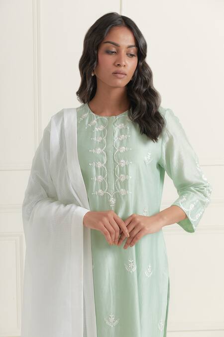 Buy_Ikshita Choudhary_Green Chanderi Silk Embroidered Foliage Round Straight Kurta_Online_at_Aza_Fashions