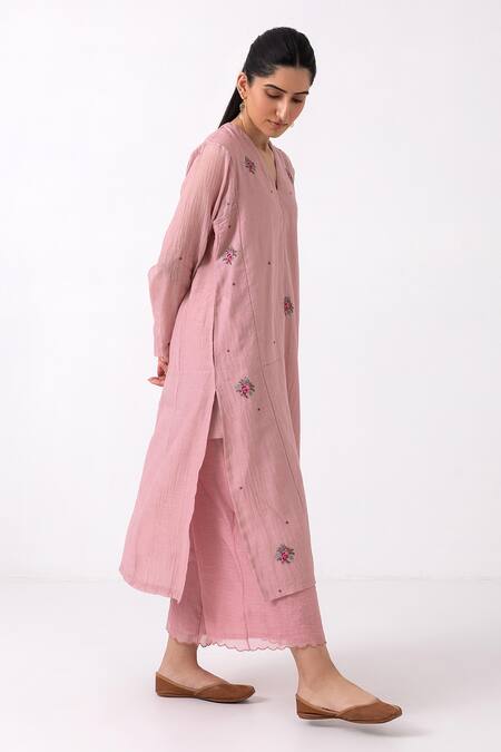 Buy Label Shreya Sharma Pink Chanderi Embroidery V-neck Panelled Kurta Set Online at Aza Fashions Buy_Label Shreya Sharma_Pink Chanderi Embroidery V-neck Panelled Kurta Set _Online_at_Aza_Fashions