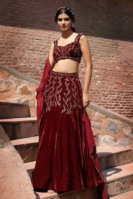 Buy_Tarini Vij_Maroon Blouse And Lehenga Velvet, Dupatta Georgette Zari Hand Embroidered Set _Online_at_Aza_Fashions