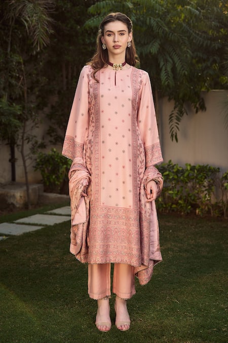 Buy Safaa Pink Silk, Velvet Gota Patti Keyhole Neck Miraaz Kantha Pattern Woven Kurta Set Online at Aza Fashions Buy_Safaa_Pink Silk, Velvet Gota Patti Keyhole Neck Miraaz Kantha Pattern Woven Kurta Set _Online_at_Aza_Fashions