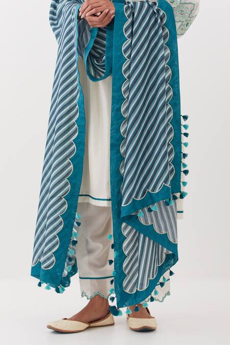 Buy Amisha Kothari Ivory Chanderi , Organza Kusum Straight Kurta Set With Contrast Dupatta Online at Aza Fashions Buy_Amisha Kothari_Ivory Chanderi , Organza Kusum Straight Kurta Set With Contrast Dupatta _Online_at_Aza_Fashions