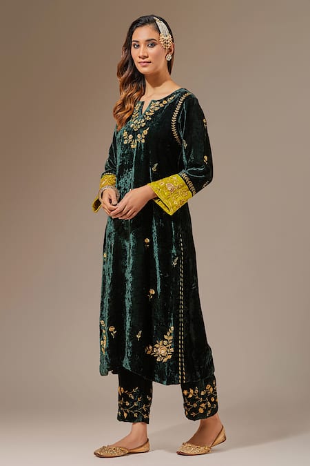 Buy_Anantaa By Roohi_Green Velvet Floral Notched Embroidered Placement Kurta _Online_at_Aza_Fashions