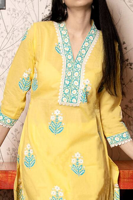 Abbaran_Yellow Cambric Dupatta Mulmul V Neck Hand Block Print Kurta Set _at_Aza_Fashions