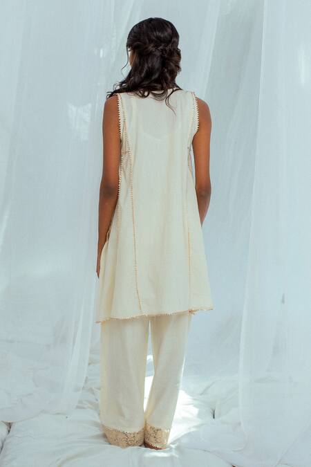 Shop Latha Puttanna White Hand Woven Cotton Floral Motifs Round Indu Tunic at Aza Fashions Shop_Latha Puttanna_White Hand Woven Cotton Floral Motifs Round Indu Tunic _at_Aza_Fashions