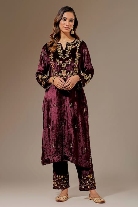 Anantaa by Roohi Velvet Floral Embroidered Kurta 