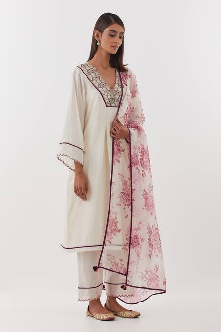 Amisha Kothari Ivory Chanderi , Organza Embroidery, Tassels V-neck Abha Kurta Set Online at Aza Fashions Amisha Kothari_Ivory Chanderi , Organza Embroidery, Tassels V-neck Abha Kurta Set _Online_at_Aza_Fashions