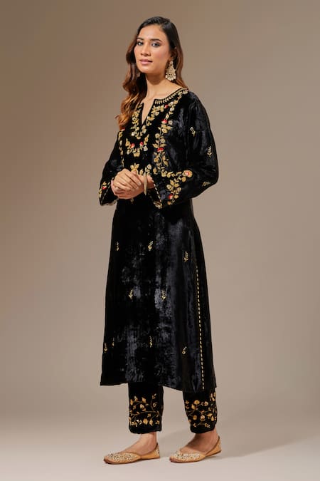Buy_Anantaa By Roohi_Black Velvet Floral Notched Embroidered Placement Kurta _Online_at_Aza_Fashions