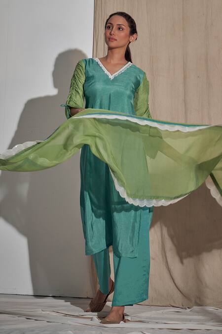 Buy_Affroz_Blue Silk, Chiffon Pearls, Lace V-neck Plain Kurta Set With Contrast Dupatta _Online_at_Aza_Fashions
