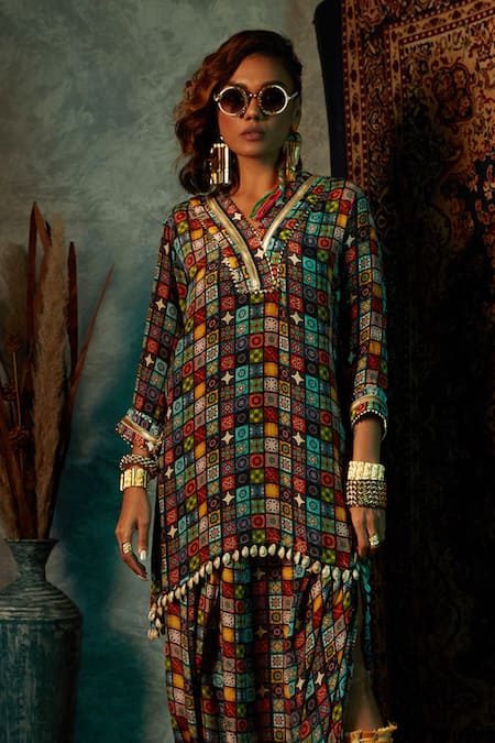 Esha L Amin_Multi Color Viscose, Crepe Gota Patti, Embroidery V-neck Small Tile Print Kurta _Online_at_Aza_Fashions