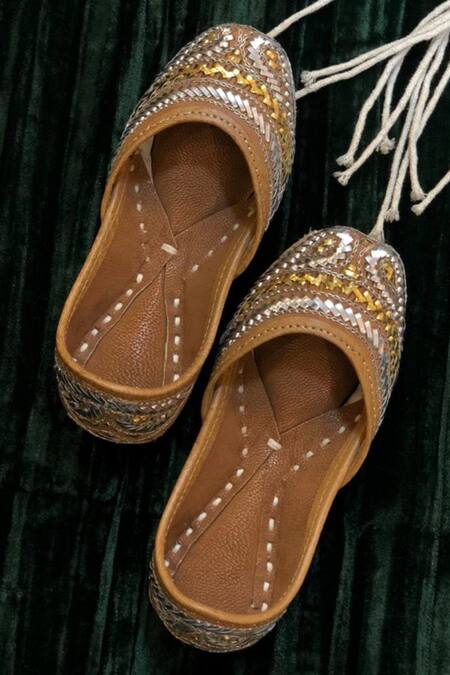 Cilwana Studio Brown Pitta Work Juttis Online at Aza Fashions Cilwana Studio_Brown Pitta Work Juttis_Online_at_Aza_Fashions