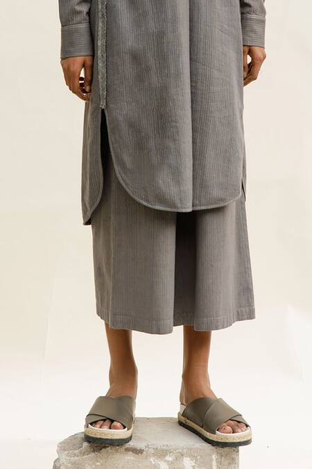 Buy_Urvashi Kaur_Grey Handloom Cotton Duality Stripe Pattern Flared Pant _Online_at_Aza_Fashions
