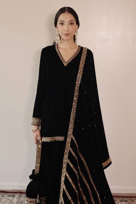 Buy_Shrutkirti_Black Silk, Velvet Embroidery, Sequins V-neck Kurta Set With Dupatta_Online_at_Aza_Fashions