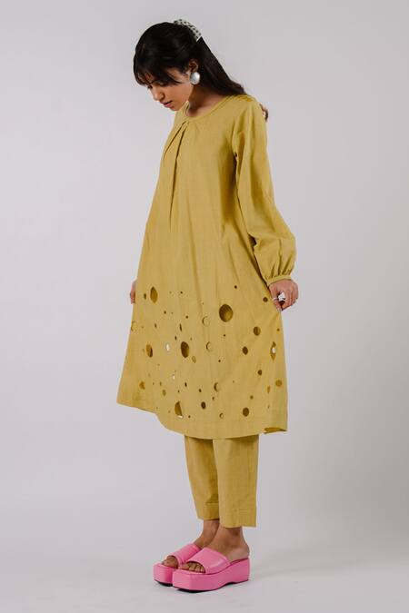 Buy Tussah By Siddhi Shah Green Cotton Cut-work Round Flared Hem Kurta With Pant Online at Aza Fashions Buy_Tussah By Siddhi Shah_Green Cotton Cut-work Round Flared Hem Kurta With Pant _Online_at_Aza_Fashions
