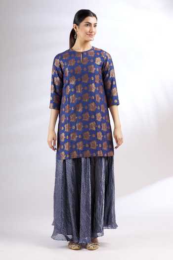 Vishwa By Pinki Sinha_Blue Handwoven Banarasi Kurta And Skirt Set_Online_at_Aza_Fashions