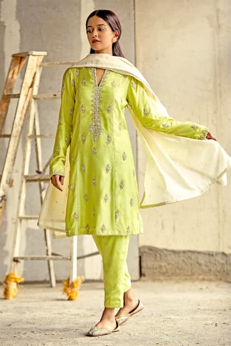 Aariyana Couture Embroidered Kurta Set 