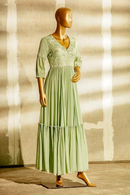 Ariyana by Aza_Green Chiffon V Neck Floral Embroidered Kurta _Online_at_Aza_Fashions