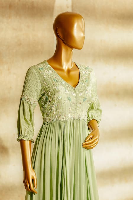 Buy_Ariyana by Aza_Green Chiffon V Neck Floral Embroidered Kurta _Online_at_Aza_Fashions