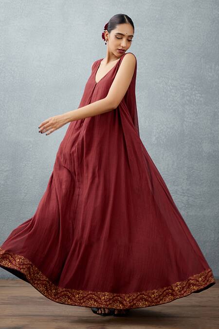 Torani Red Slub Silk Bhagalpuri V Neck Gulnar Aishah Ghera Online at Aza Fashions Torani_Red Slub Silk Bhagalpuri V Neck Gulnar Aishah Ghera _Online_at_Aza_Fashions