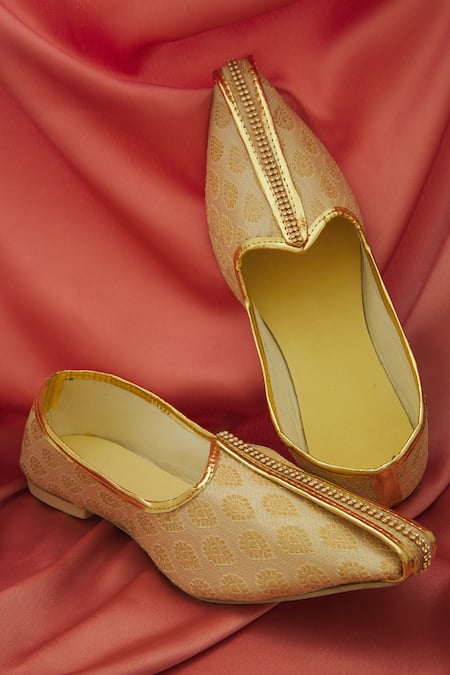 Arihant Rai Sinha Brocade Paisley Woven  Juttis 