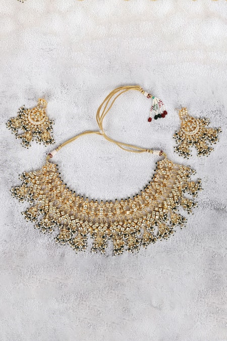 Auraa Trends Kundan Studded Necklace Set 