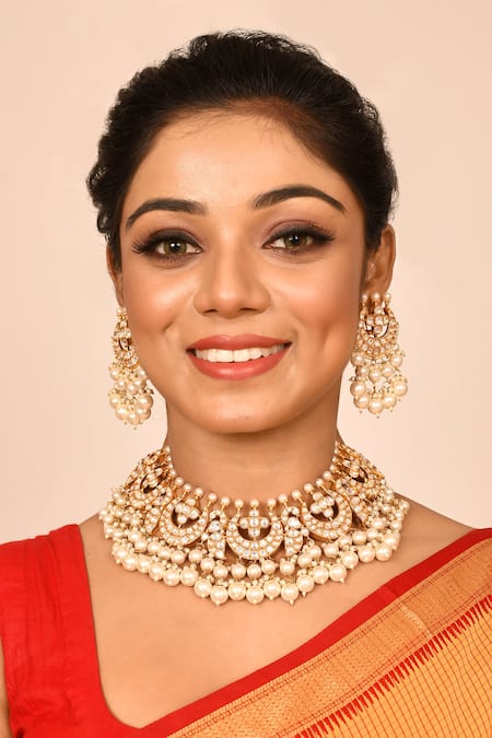 Buy_Auraa Trends_Gold Plated Pearls Kundan Crescent Moon Choker Set _Online_at_Aza_Fashions