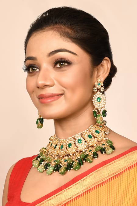 Auraa Trends Kundan Choker Set with Drop Earrings 