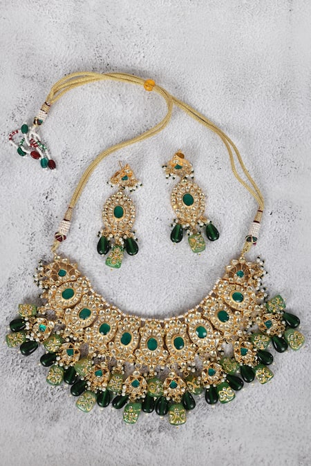 Auraa Trends Kundan Choker Set with Drop Earrings 