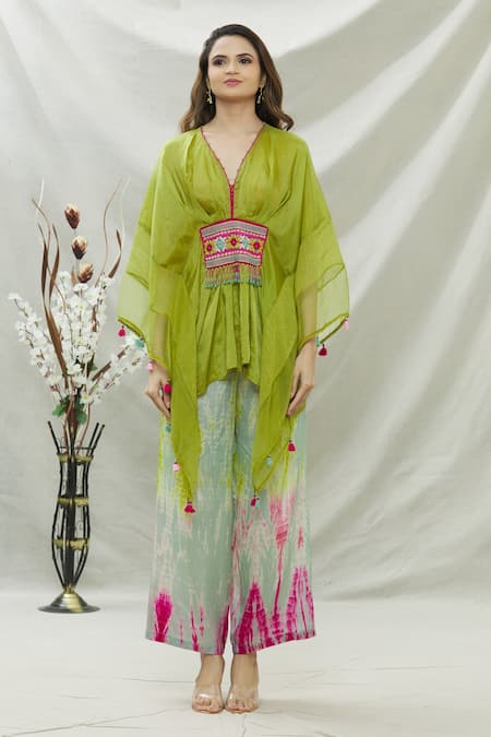 Buy_CAPISVIRLEO_Green Habutai Silk Thread And Beads V Neck Ameen Asymmetric Tunic & Palazzo Set_Online_at_Aza_Fashions