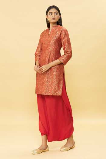 Vishwa By Pinki Sinha_Red Dhoti-satin, Kurta-banarasi Silk Woven Floral Notched Kurta And Dhoti Pant Set_Online_at_Aza_Fashions