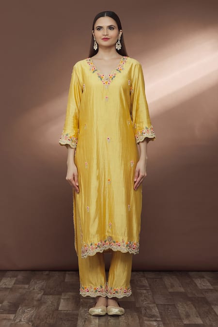 Surbhi Shah_Yellow Dupatta Organza, Spun Silk Floral Embroidered Kurta Set _at_Aza_Fashions