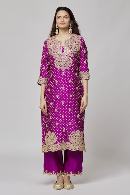 Surbhi Shah_Magenta Organza, Silk Embroidery, Sequins Split V-neck Kurta Set _Online_at_Aza_Fashions