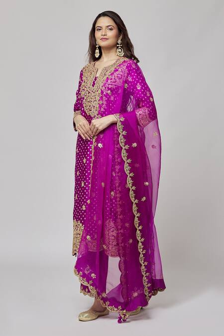 Surbhi Shah_Magenta Organza, Silk Embroidery, Sequins Split V-neck Kurta Set _at_Aza_Fashions