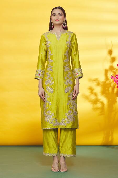 Surbhi Shah_Green Silk, Organza Embroidery Round Neck Floral Kurta Set_Online_at_Aza_Fashions
