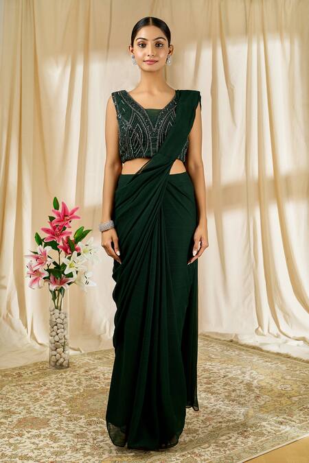 Alaya Advani_Green Chinnon Geometric Blunt V Neck Pre-draped Saree With Metallic Work Blouse_at_Aza_Fashions