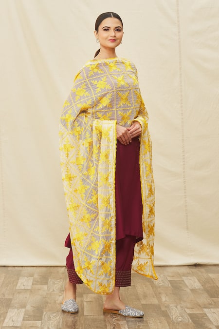 Nazaakat By Samara Singh_Yellow Kota Doria Geometric Phulkari Dupatta_Online_at_Aza_Fashions