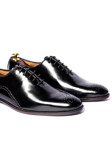 Artimen Black Brogue Pattern Round Toe Shoes Online at Aza Fashions Artimen_Black Brogue Pattern Round Toe Shoes _Online_at_Aza_Fashions