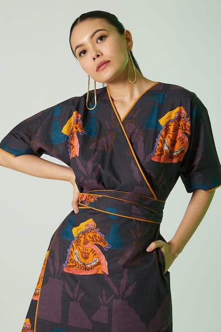 Ekastories_Black Cotton V-neck Printed Wrap Dress _Online_at_Aza_Fashions