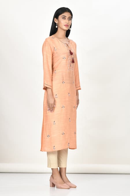 Khwaab By Sanjana Lakhani_Peach Cotton, Silk Embroidery Round Neck Floral Thread Kurta _Online_at_Aza_Fashions