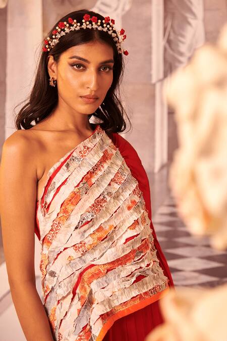 Gauri Dhawan Red Cotton, Handloom Pre-draped Saree And Structured Stripe Pattern Blouse Set Online at Aza Fashions Gauri Dhawan_Red Cotton, Handloom Pre-draped Saree And Structured Stripe Pattern Blouse Set_Online_at_Aza_Fashions