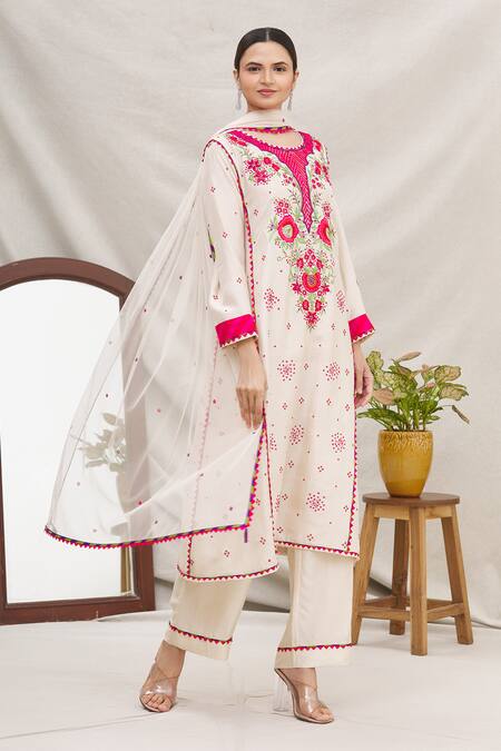 Ekta Singh_White Silk Round Panelled Kurta Set _Online_at_Aza_Fashions